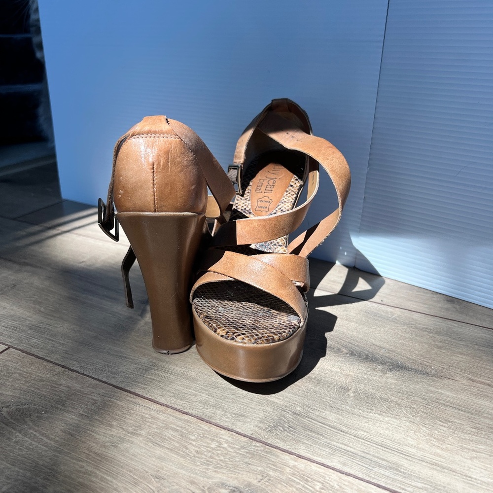 Cathy Jean Leather Platform Sandals – Size 8